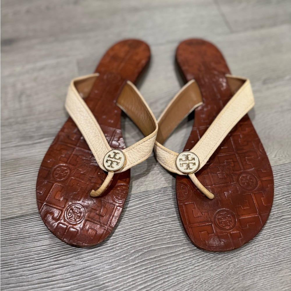 Tory Burch Ivory Thora Patent Leather Thong Sandals size 8